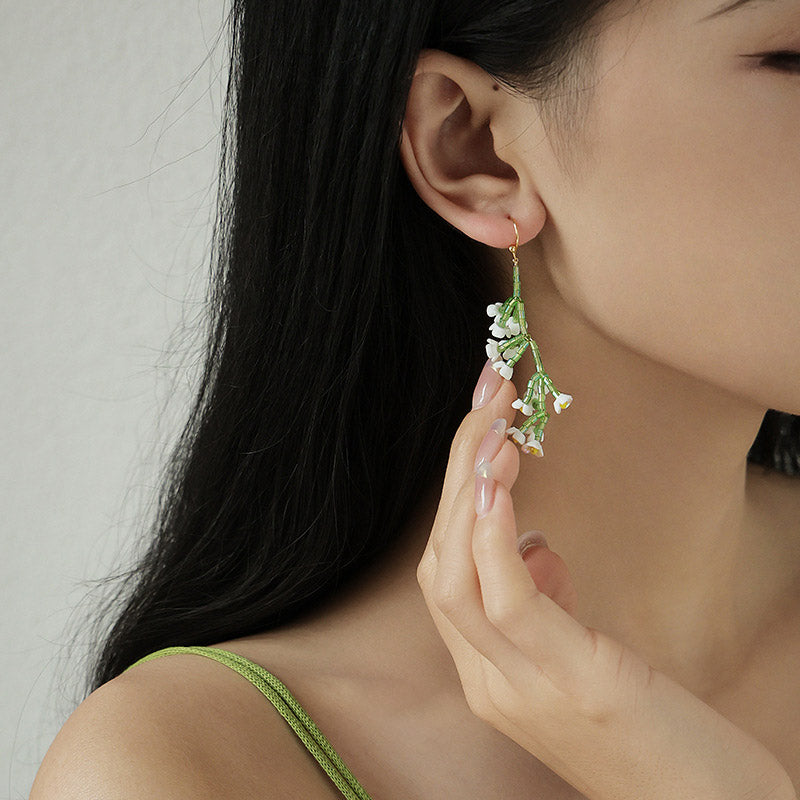 White Flower Strings Earrings