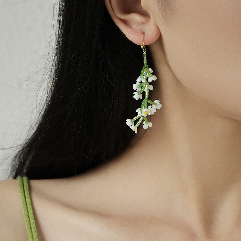 White Flower Strings Earrings